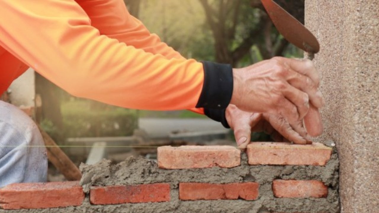 Perbandingan Kekuatan Antara Bata Merah, Bata Ringan, dan Batako